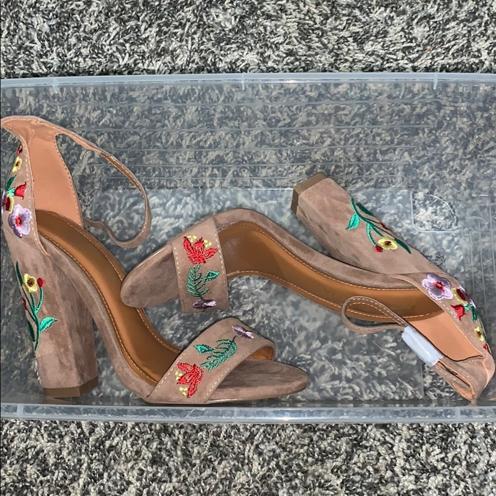 Beautiful Tan floral heels
